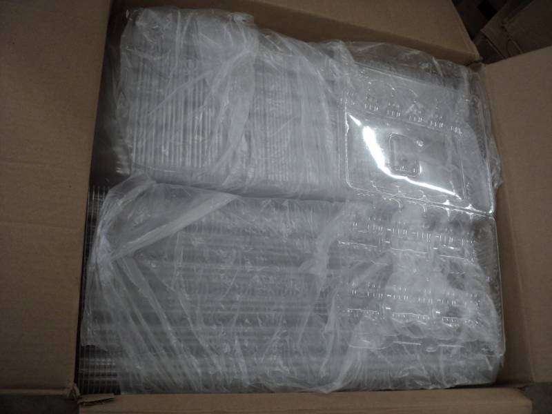 lot 204 image: Box of 492 Clam Shell Donut Contain...