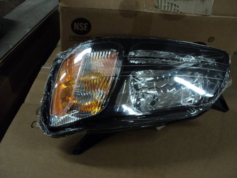 lot 220 image: Automotive Headlight...