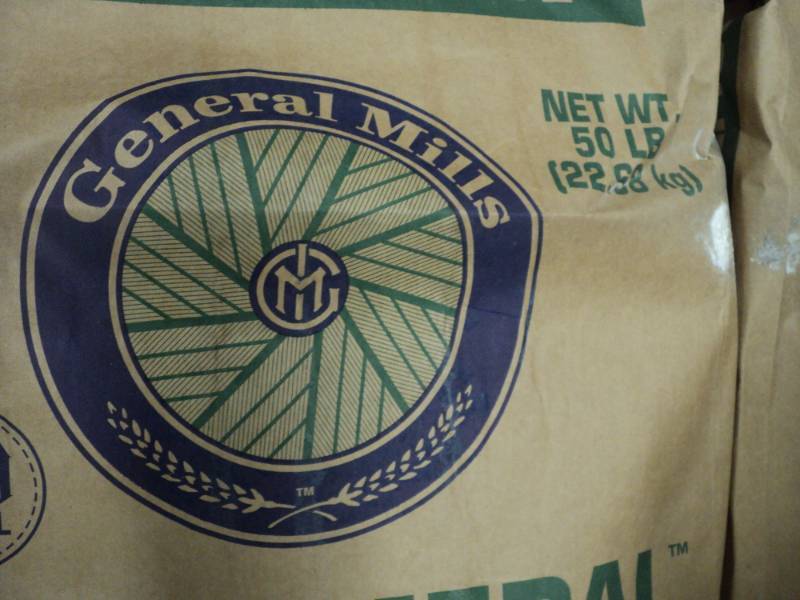 lot 240 image: General Mills Gold Medal Neapolitan...