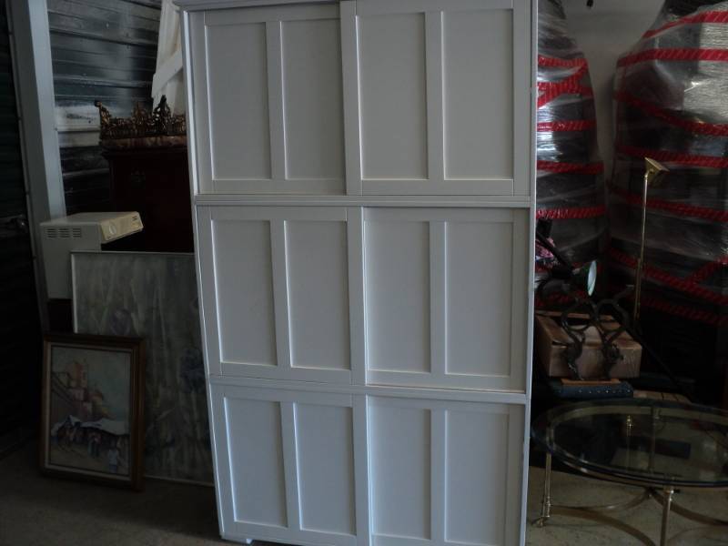 lot 243 image: White Wood Book CaseDisplay Cabine...