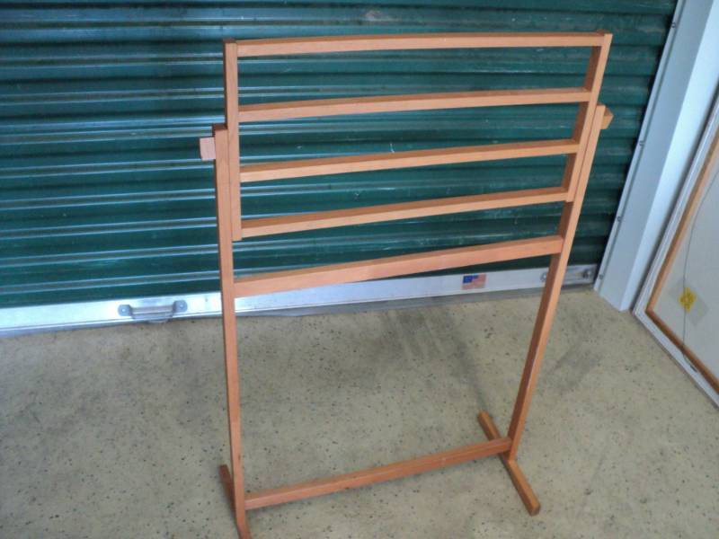 lot 253 image: Wood Quilt Stand...