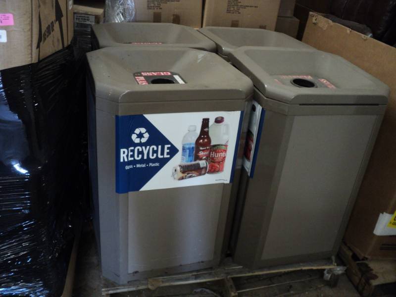 lot 259 image: 4 Recycle Containers...