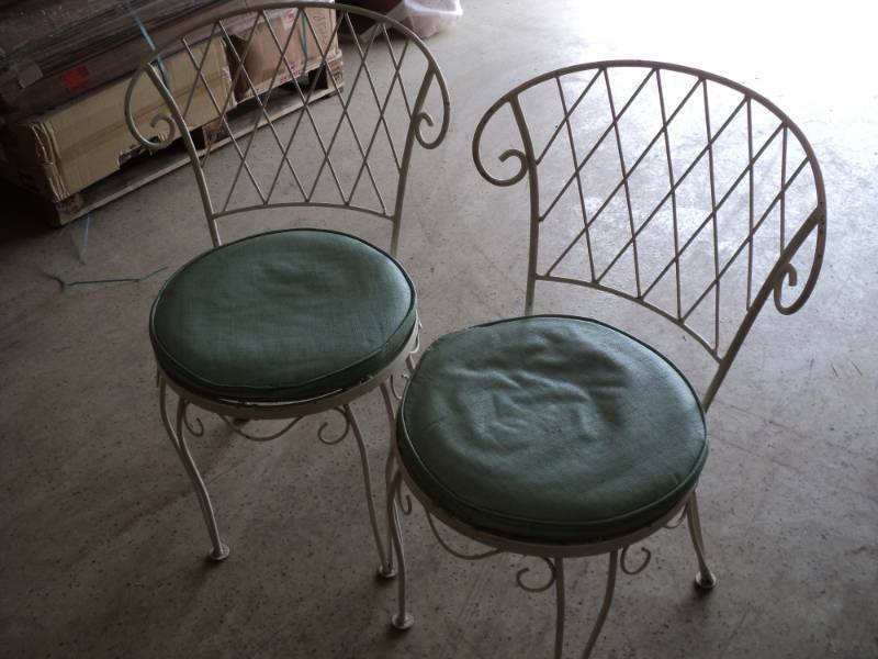 lot 263 image: 2 Metal Chairs with Cushions...