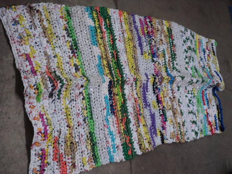 lot 323 image: 37 x 60 Plastic Rug...