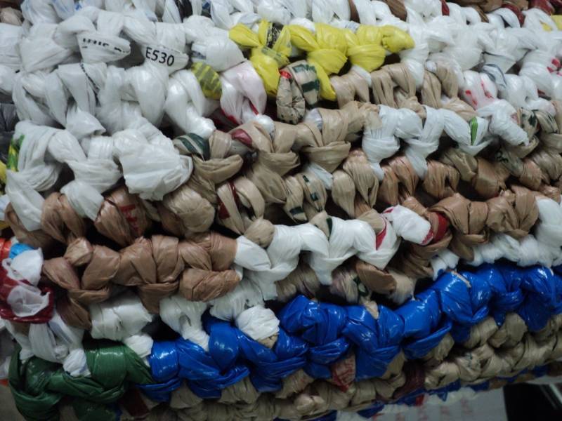 lot 325 image: 32 x 60 Plastic Rug...