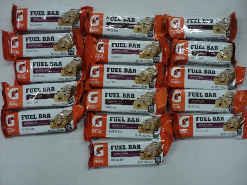 lot 330 image: 16 Fuel Bars- chocolate chip and oa...