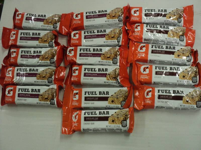 lot 336 image: 16 Chocolate Chip and Oatmeal Raisi...