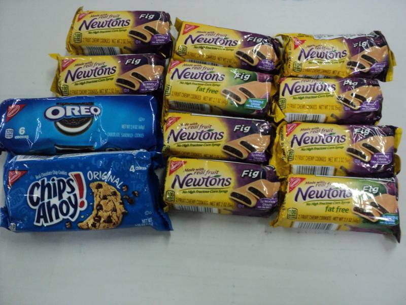 lot 344 image: 10 Newton Fig Bars, 1 Oreo and 1 Ch...