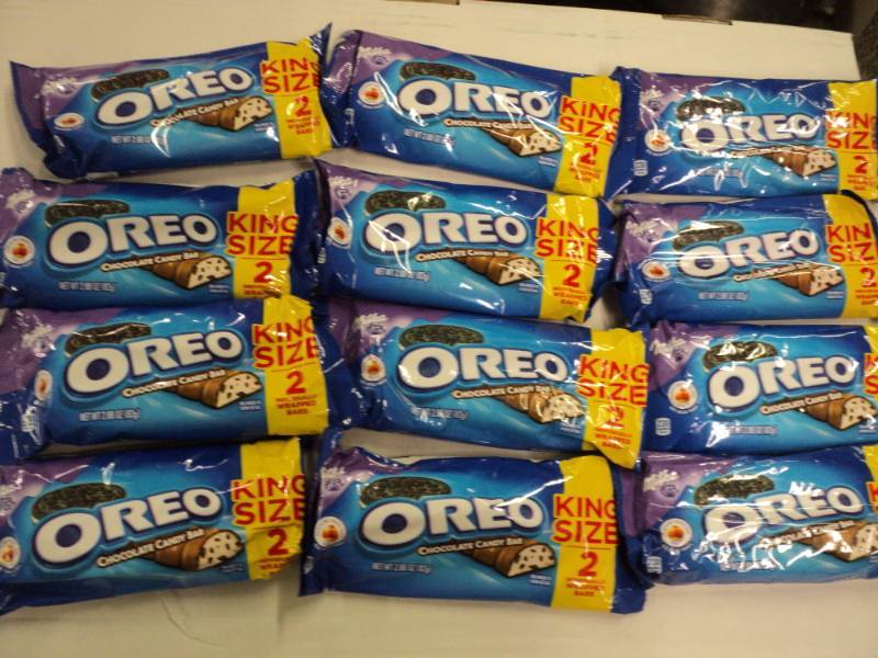 lot 351 image: 12 Kings Size Oreo Candy Bars, 2 pe...