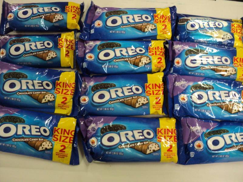 lot 352 image: 12 Kings Size Oreo Candy Bars, 2 pe...