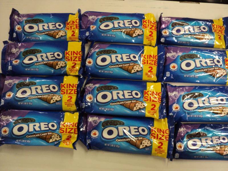 lot 353 image: 12 Kings Size Oreo Candy Bars, 2 pe...