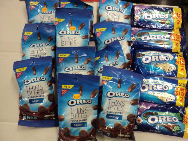 lot 354 image: 5 Oreo King Size Bars and 11 Oreo T...