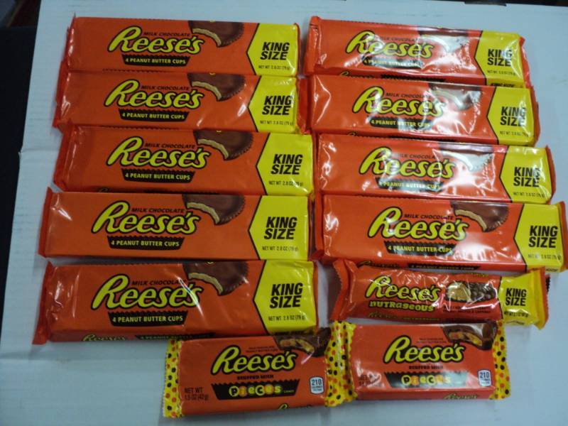 lot 385 image: 12 Reeses Bars...