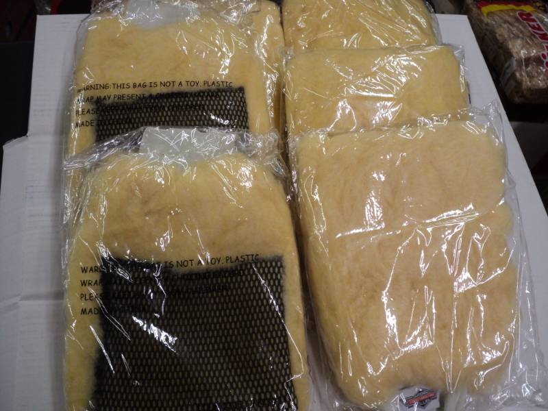 lot 414 image: 6 Scrubbing Mitts...