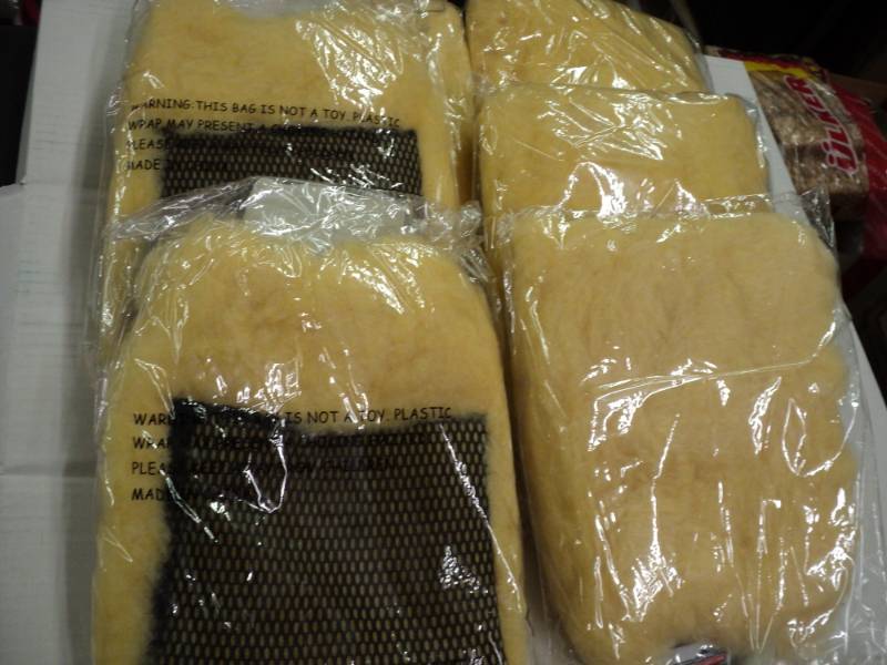 lot 415 image: 6 Scrubbing Mitts...