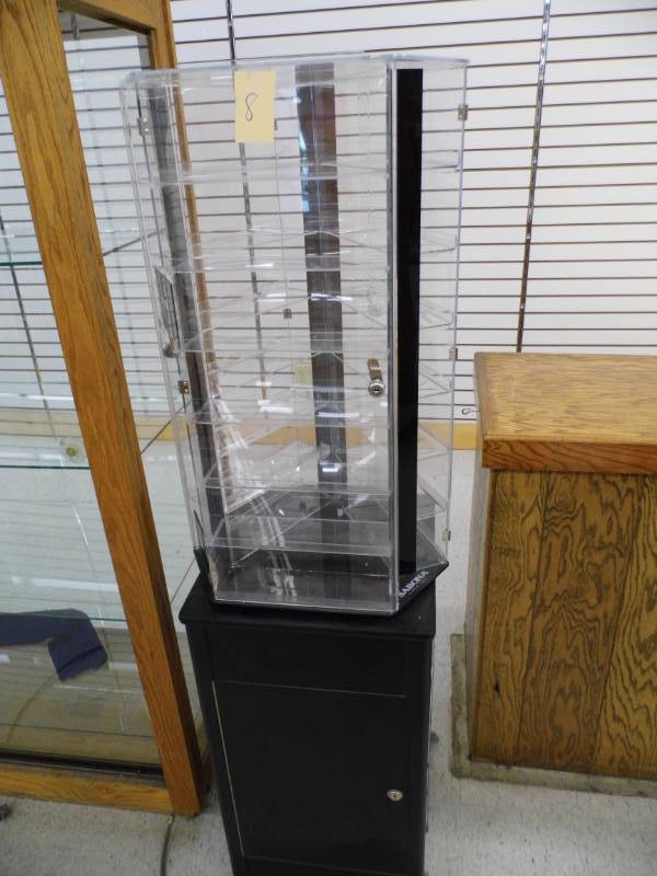 lot 8 image: Sobona Spinner Case