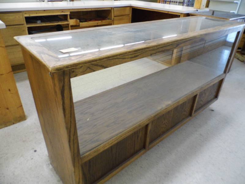 lot 10 image: Display Counter