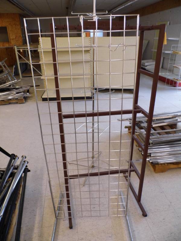 lot 13 image: Lot of 3 Metal Displays