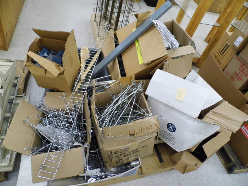 lot 16 image: Pallet of Assorted Hooks