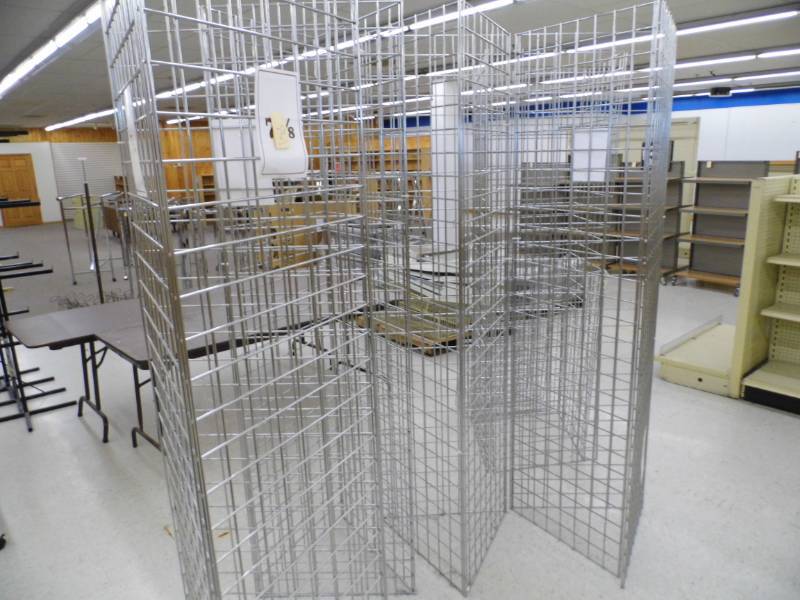 lot 22 image: Metal Grid Displays