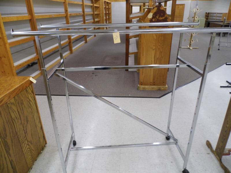 lot 23 image: Straight Rolling Clothing Rack