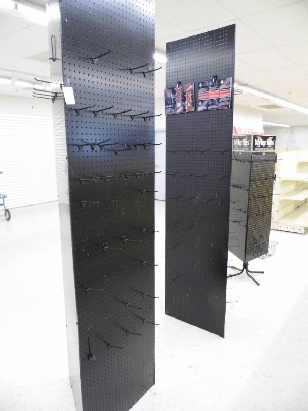 lot 50 image: Lot of 3 Displays
