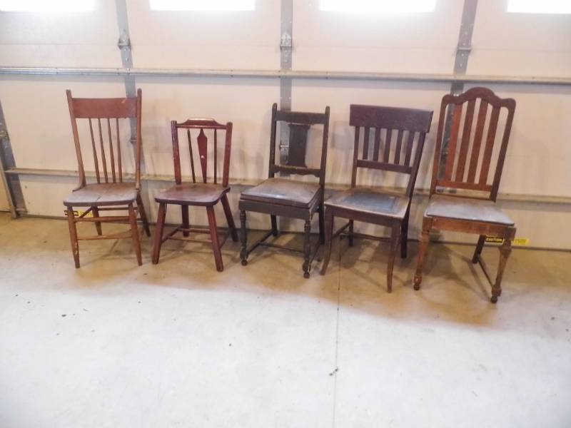 Lot of 5 Chairs