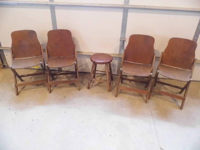 Lot of 4 Folding Chairs - Stool