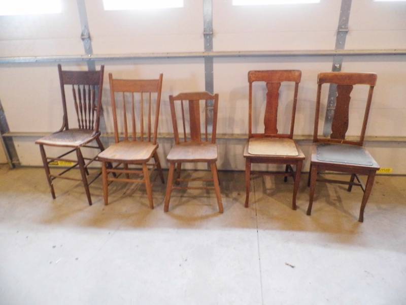Lot of 5 Chairs