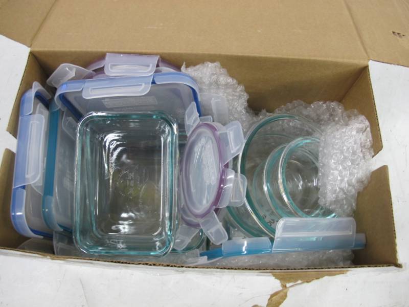 lot 93 image: Snapware Pyrex 18-piece Glass Food Storage Set