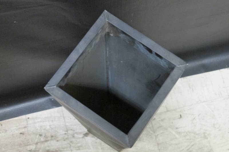 lot 128 image: Decorative Black Metal IndoorOutdoor Pot - Slight Dents