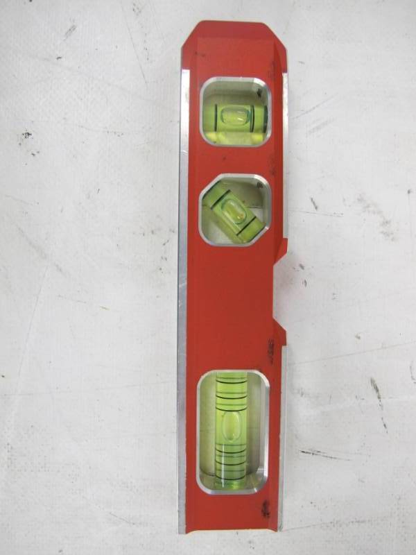 lot 32 image: Milwaukee 7 in. Billet Torpedo Level - Magentic - USED