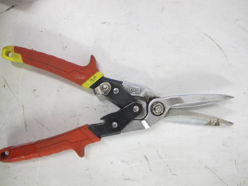 lot 71 image: Milwaukee 3 in. Straight-Cut Aviation Snip - USED