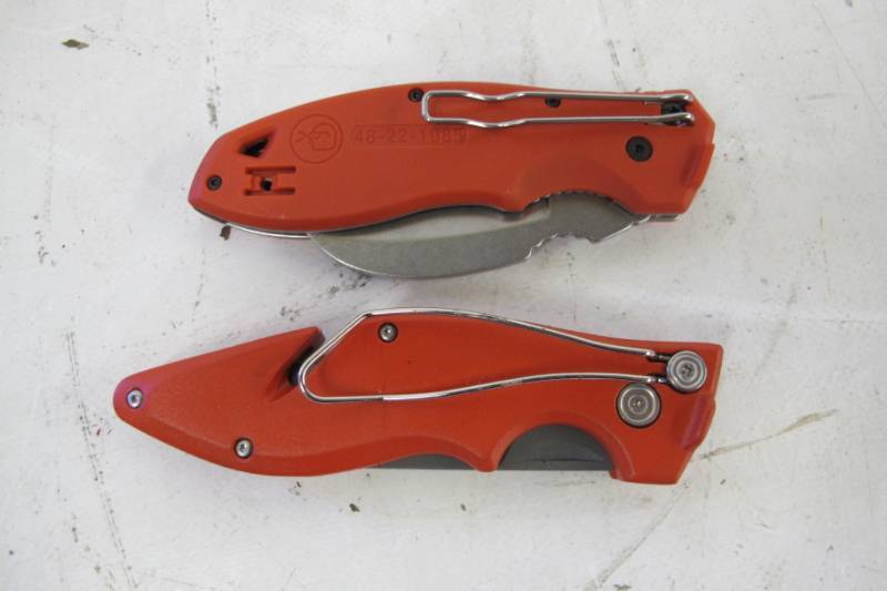 lot 26 image: Set of 2 Milwaukee Fastback Knives -  Utility Knife  Hawk Bill Flip Knife