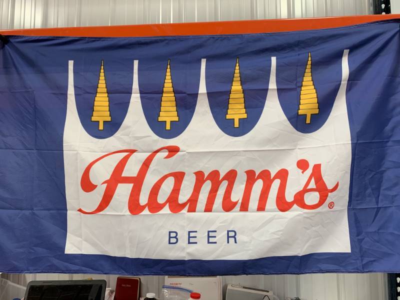 lot 14 image: Hamms 32 x 58 Beer Banner Flag