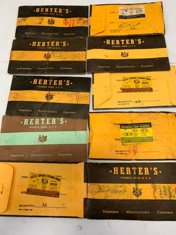 lot 19 image: Vintage Herters Fish Fishing Hooks