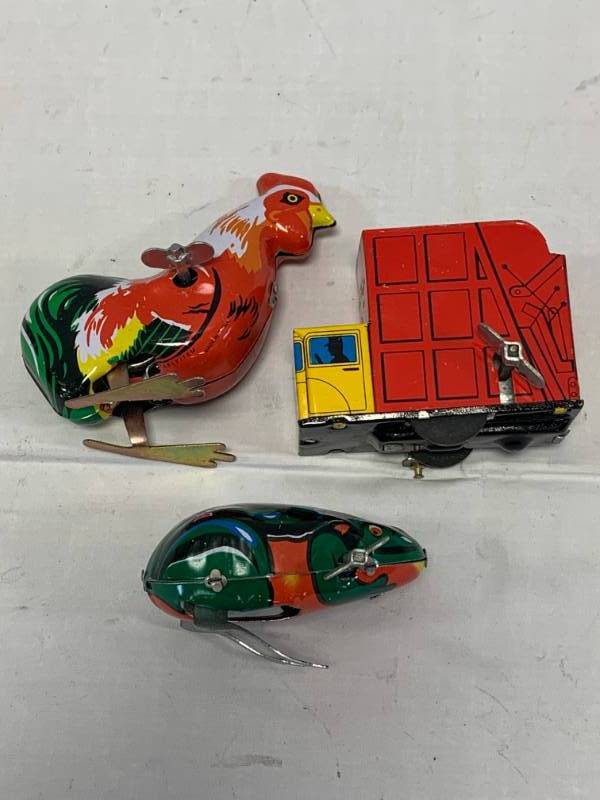 lot 29 image: Vintage Lot of Windup Toys