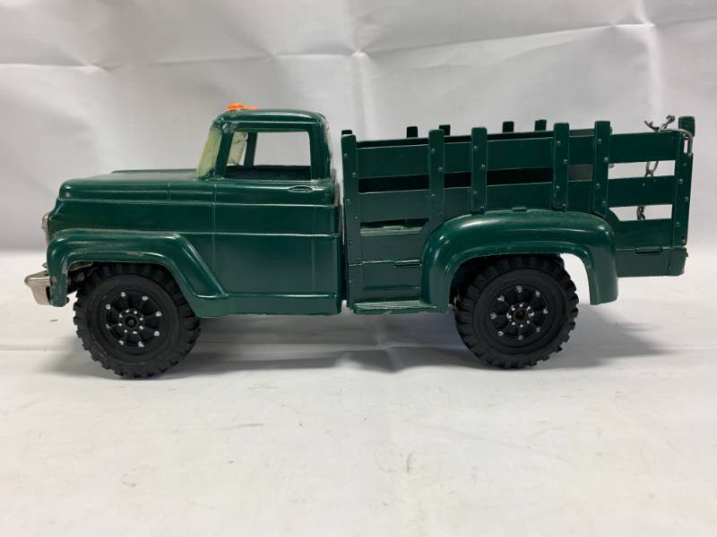 lot 39 image: Vintage Hubley Mighty Metal #800 Truck