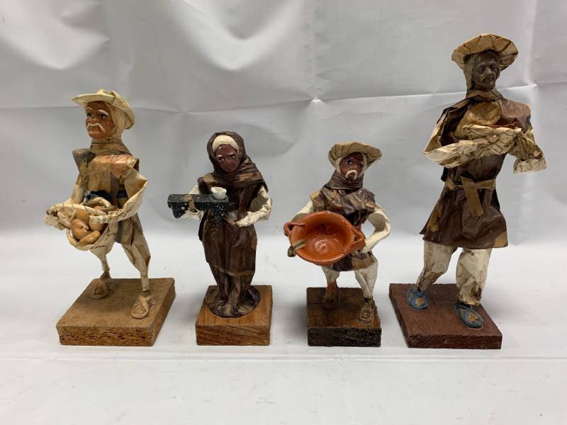 lot 46 image: Vintage Mexican Paper Mache Hand Made Figures