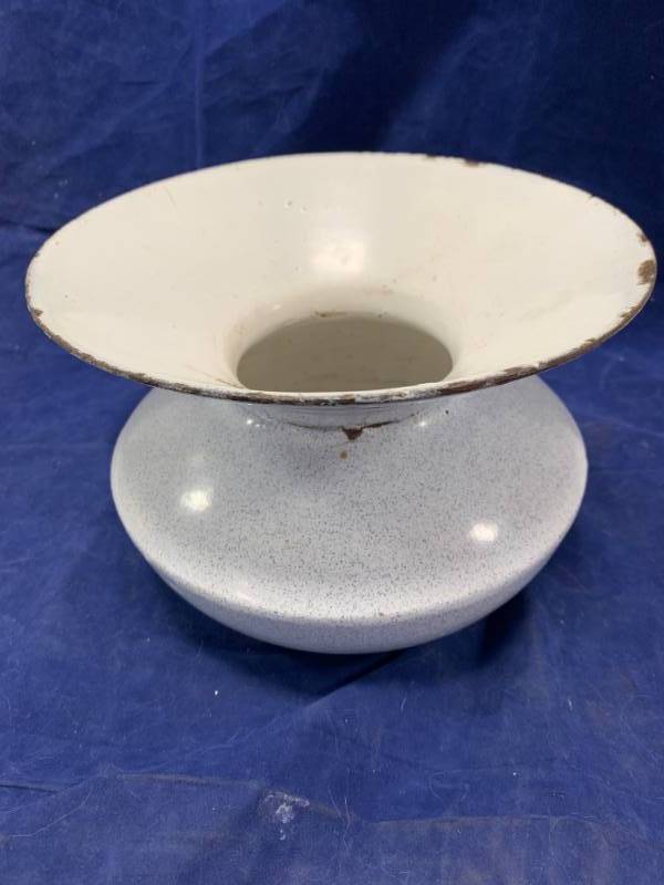 lot 51 image: Antique Enamel over Cast Iron Spittoon (heavy)