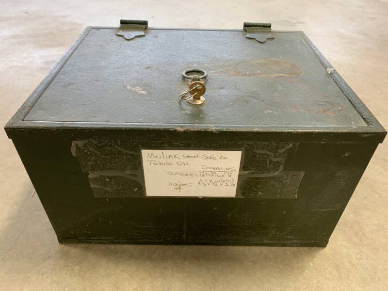 lot 55 image: Meilink Steel Safe (heavy) 16 wide 12 34 deep 9 tall