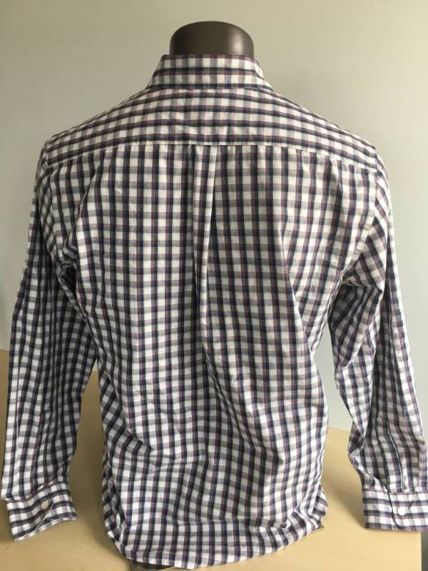 lot 11 image: Dockers Plaid Button-Up Mens L