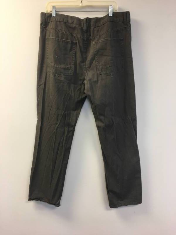 lot 33 image: Mossimo Khaki Mens 38x36 Army Green
