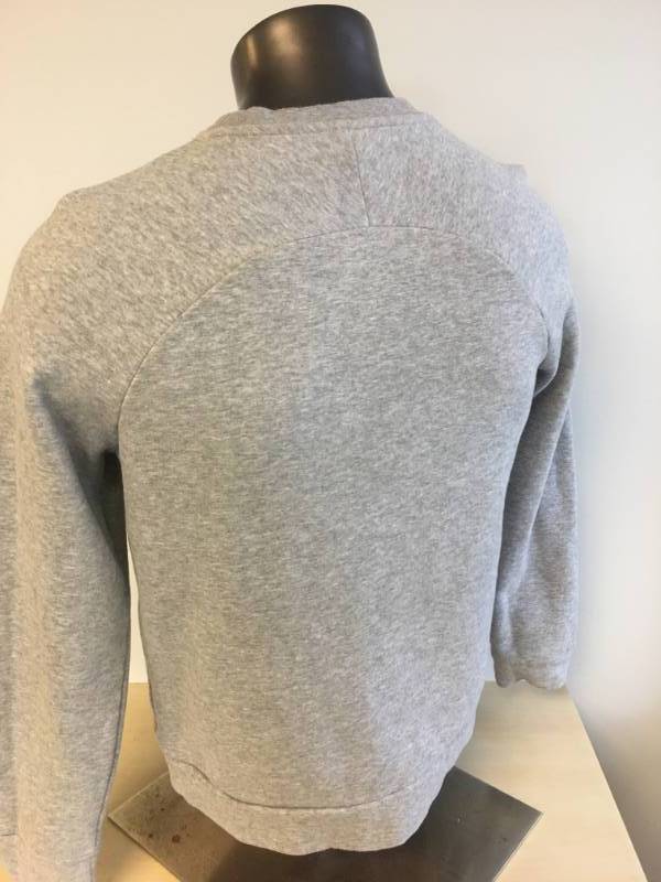 lot 21 image: H&M Sweatshirt Grey Mens Small
