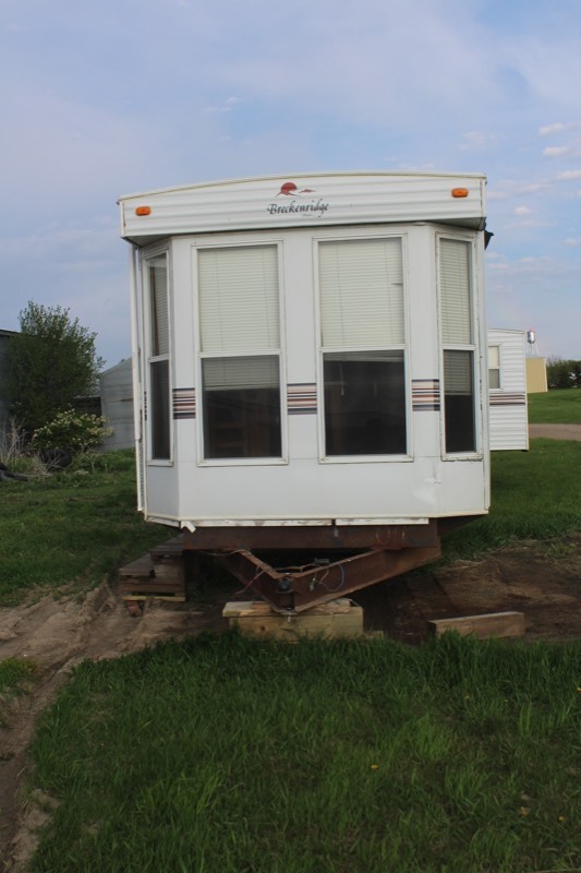 lot 3758 image: 1999 Breckenridge Park Model