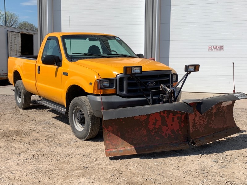 lot 1A image: 1999 Ford F.250 Super Duty Plow Truck