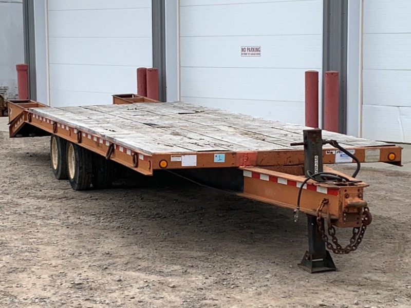 lot 1 image: 2000 Trail Tandem Axle 30ft Equipment Trailer---33,000#