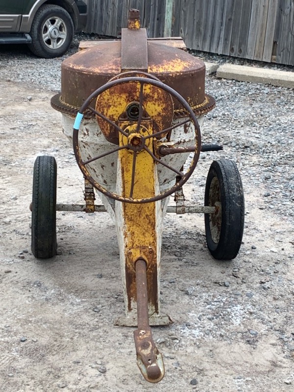 lot 6 image: Gilson Towable Cement Mixer
