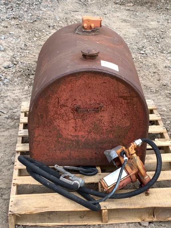 lot 15 image: Commercial Bulk Gasoline Tank With Electric Pump