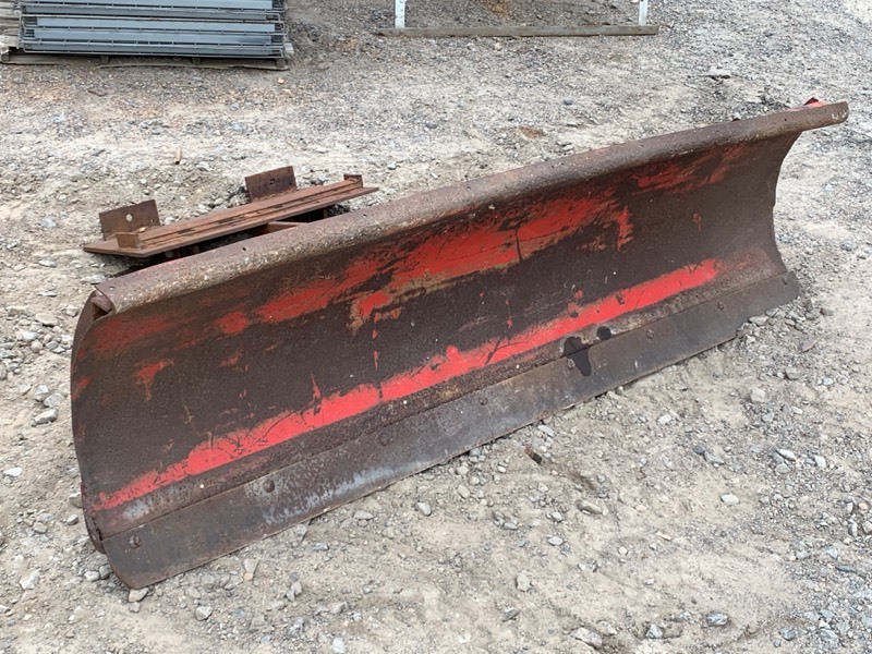 lot 11 image: 8.5ft Skid-Loader Snow Plow